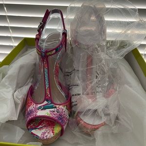 NEW! Gianni Bini Floral Heels